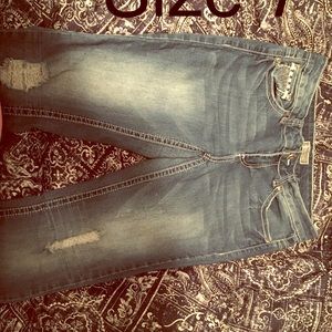 Size 7 Jeans. Great Condition.